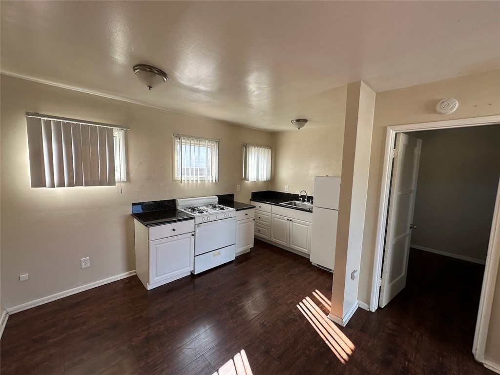 Detail Gallery Image 4 of 9 For 936 W Foothill Bld #17,  Azusa,  CA 91702 - 1 Beds | 1 Baths
