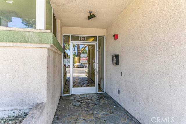 16940 Chatsworth Street, Granada Hills CA: https://media.crmls.org/medias/87f82eaf-db6a-4b72-8f17-0e2ec9039283.jpg