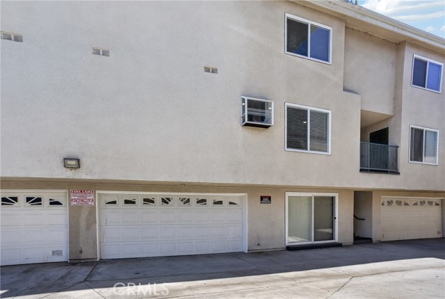 8828 Burnet Ave, 9 photo 39