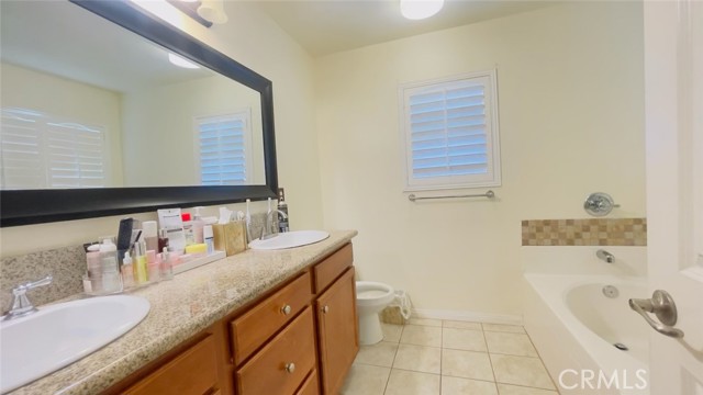 Detail Gallery Image 27 of 33 For 15721 Cobalt St #105,  Sylmar,  CA 91342 - 4 Beds | 2/1 Baths