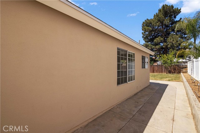 Detail Gallery Image 6 of 41 For 11925 Liverpool Ln, Moreno Valley,  CA 92557 - 2 Beds | 2 Baths