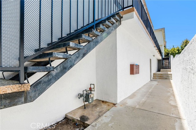 935 W 10th St, San Pedro CA: https://media.crmls.org/medias/87fa9d0d-19ef-42e8-889f-8087ea42067b.jpg