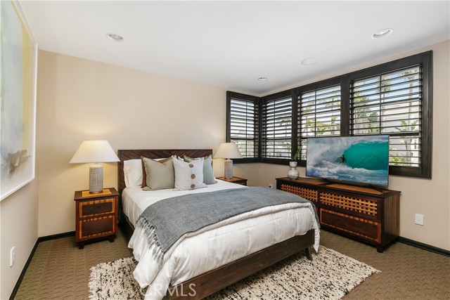 Detail Gallery Image 53 of 72 For 5472 E the Toledo, Long Beach,  CA 90803 - 5 Beds | 4/1 Baths