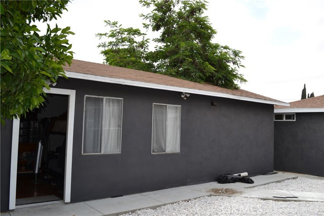 11068 Penrose, Sun Valley CA: https://media.crmls.org/medias/87fbab4f-fe5a-498c-8bfc-a7286af6d254.jpg