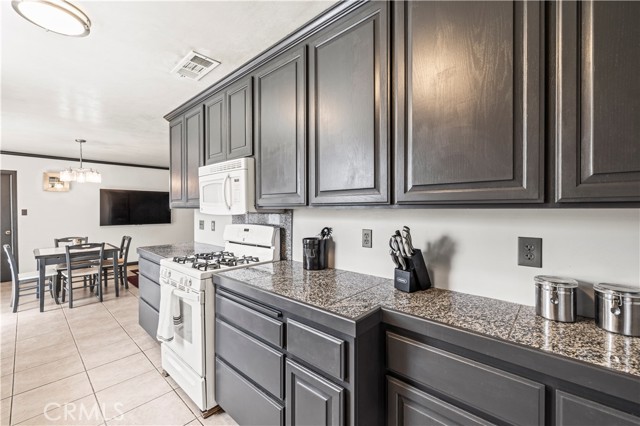 Detail Gallery Image 7 of 13 For 5956 York Glen Way, Sacramento,  CA 95842 - 3 Beds | 1 Baths