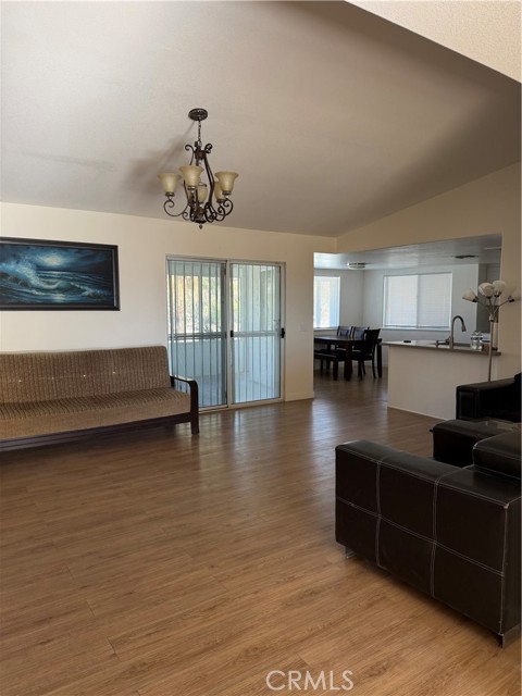 Detail Gallery Image 3 of 10 For 17712 Siskiyou Rd, Apple Valley,  CA 92307 - 4 Beds | 2 Baths