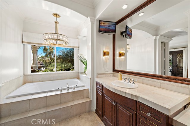 10 Corte Vizcaya, San Clemente CA: https://media.crmls.org/medias/87fd5956-6d97-481c-b9fa-2739f11e8b25.jpg