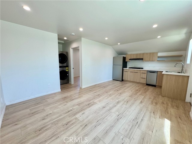 Detail Gallery Image 3 of 16 For 22301 1/2 Marlin Pl, Canoga Park,  CA 91303 - 1 Beds | 1 Baths