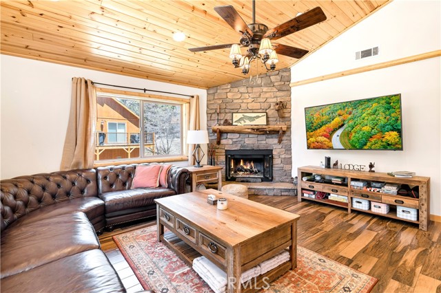 43485 Colusa Drive, Big Bear Lake CA: https://media.crmls.org/medias/87fdaf48-c7ee-40a0-aefd-38d76f280903.jpg