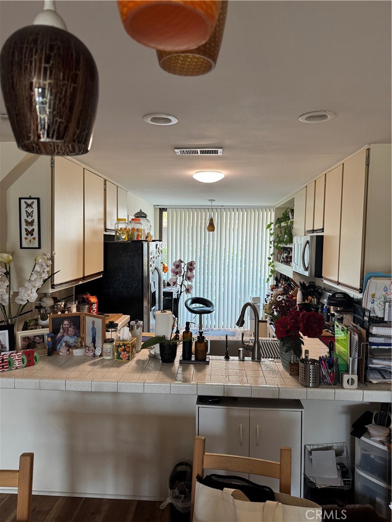 https://media.crmls.org/medias/87fe6bbd-891d-4972-a825-2875879f14f1.jpg?preset=X-Large