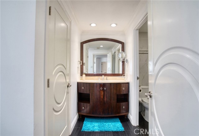 700 E Ocean Boulevard, Long Beach CA: https://media.crmls.org/medias/87fe6c74-1d69-4934-8ae2-babc3c5feaa2.jpg
