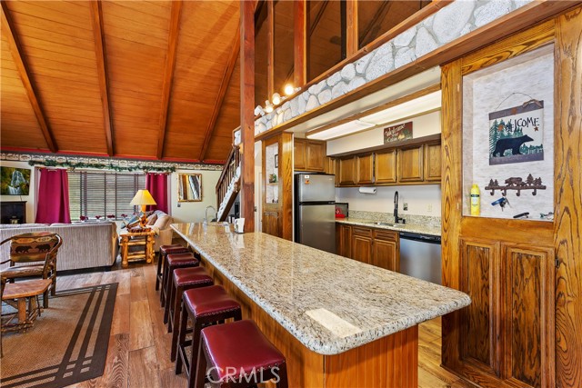 Detail Gallery Image 8 of 32 For 646 Spruce Rd, Big Bear Lake,  CA 92315 - 5 Beds | 5 Baths