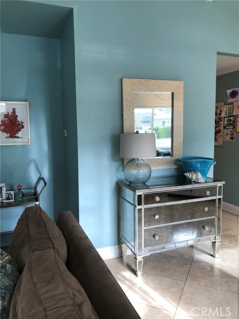 Detail Gallery Image 2 of 29 For 75 Claremont, Long Beach,  CA 90803 - 4 Beds | 4 Baths