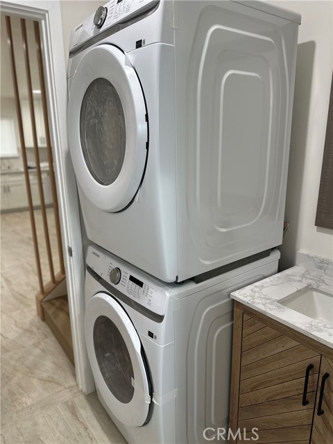 Detail Gallery Image 5 of 14 For 2161 Myrtle Ave a,  Long Beach,  CA 90806 - 2 Beds | 2 Baths