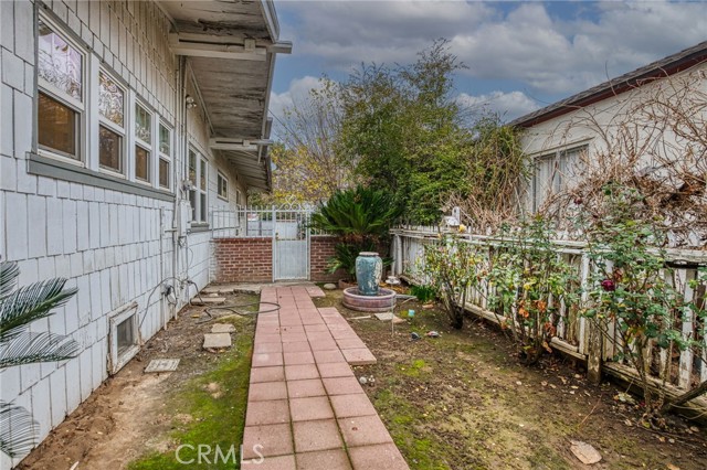 Detail Gallery Image 5 of 50 For 3303 E Mono Ave, Fresno,  CA 93702 - 4 Beds | 2 Baths