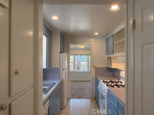 Detail Gallery Image 14 of 35 For 569 Huntington Rd, Cambria,  CA 93428 - 3 Beds | 2 Baths