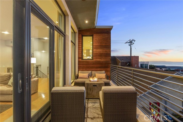 Detail Gallery Image 13 of 67 For 308 17th St, Manhattan Beach,  CA 90266 - 4 Beds | 3/1 Baths