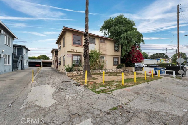 7224 Hazeltine Avenue, Van Nuys CA: https://media.crmls.org/medias/880292ef-f732-4294-b98b-2c7061c5d963.jpg