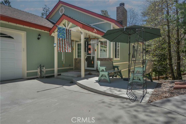 949 Inspiration Drive, Lake Arrowhead CA: https://media.crmls.org/medias/8802e51d-2a44-483d-bc61-524207a2c815.jpg