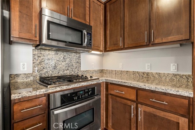Detail Gallery Image 6 of 24 For 21301 Erwin St #516,  Woodland Hills,  CA 91367 - 2 Beds | 2 Baths