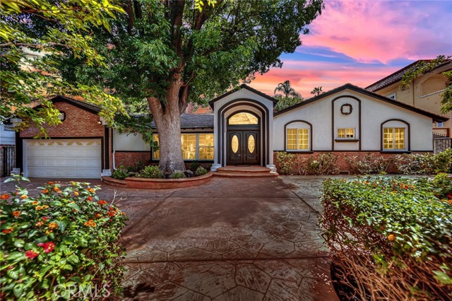 Detail Gallery Image 1 of 43 For 4428 Saugus Ave, Sherman Oaks,  CA 91403 - 4 Beds | 4 Baths