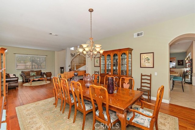 14132 Peral Court, Chino CA: https://media.crmls.org/medias/880525f2-a6ee-4bf4-a719-e2f776484b3d.jpg