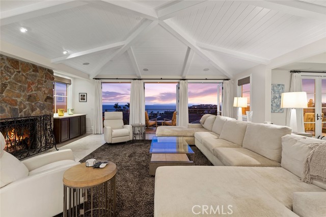 Detail Gallery Image 4 of 43 For 322 Emerald Bay, Laguna Beach,  CA 92651 - 6 Beds | 6/1 Baths