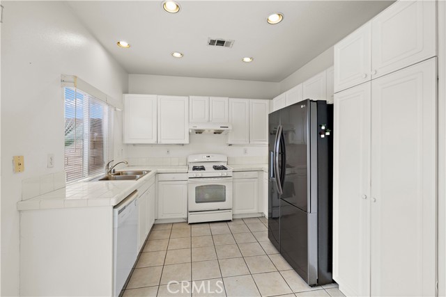 Detail Gallery Image 20 of 61 For 1037 Davis Way, Placentia,  CA 92870 - 3 Beds | 2/1 Baths