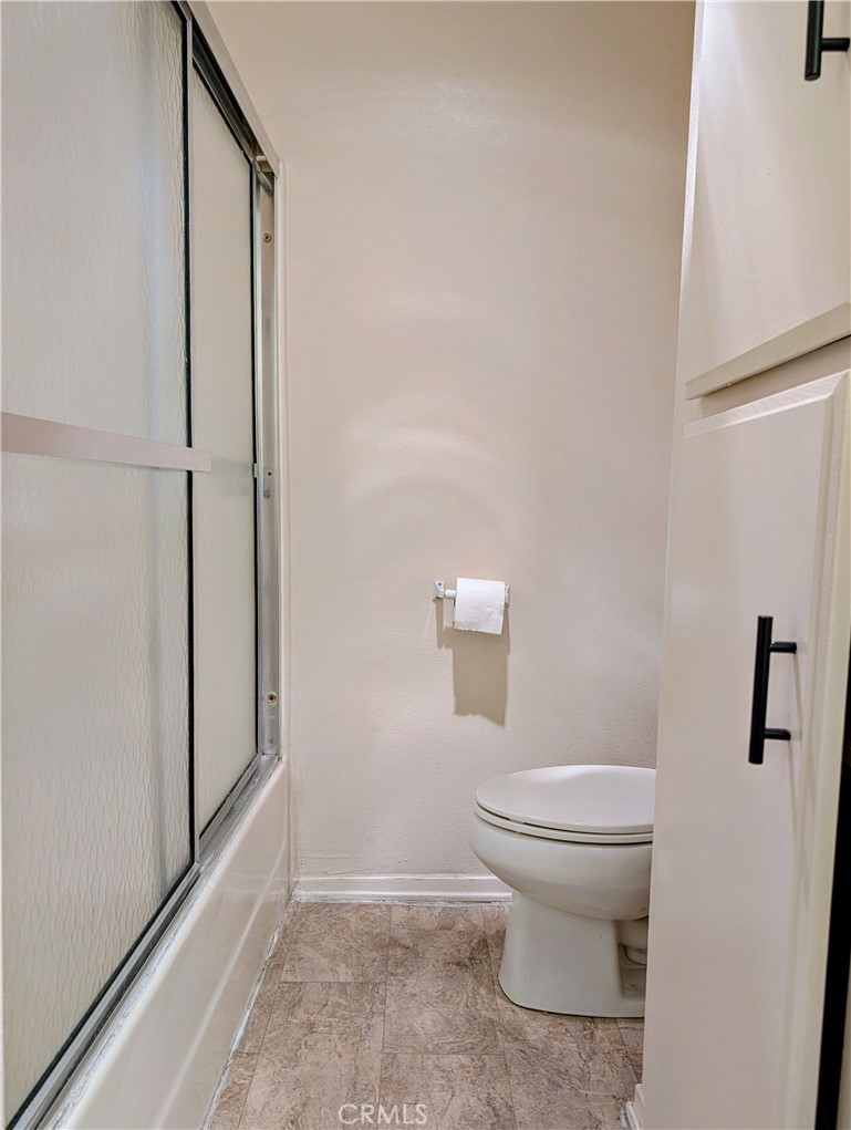 https://media.crmls.org/medias/8806b02f-2f9e-49d2-99a5-498796e8a39f.jpg?preset=X-Large