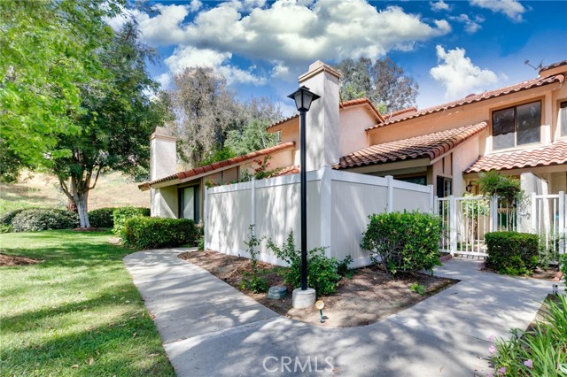 Detail Gallery Image 2 of 29 For 1327 Solera Ln #6,  Diamond Bar,  CA 91765 - 2 Beds | 3 Baths