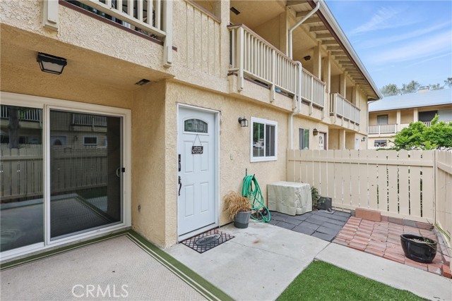 Detail Gallery Image 2 of 47 For 8121 Canby Ave #4,  Reseda,  CA 91335 - 3 Beds | 3 Baths
