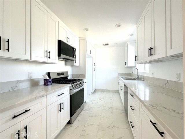 15210 Cohasset Street, Van Nuys CA: https://media.crmls.org/medias/88088e0c-b8b2-4d95-85eb-ee1a2c6cdc6f.jpg