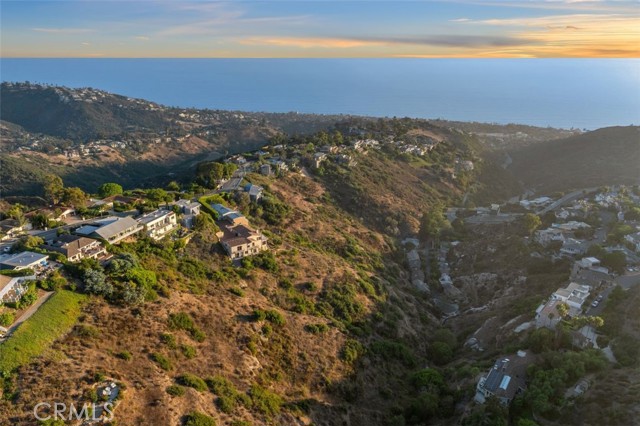 2516 Temple Hills Drive, Laguna Beach CA: https://media.crmls.org/medias/8808ebd1-857f-4166-98c5-a70cf4638113.jpg