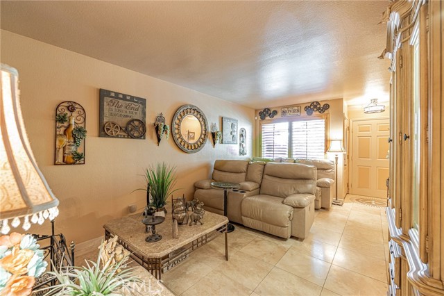 Detail Gallery Image 5 of 24 For 1844 E Avenue J2 #4,  Lancaster,  CA 93535 - 3 Beds | 2/1 Baths