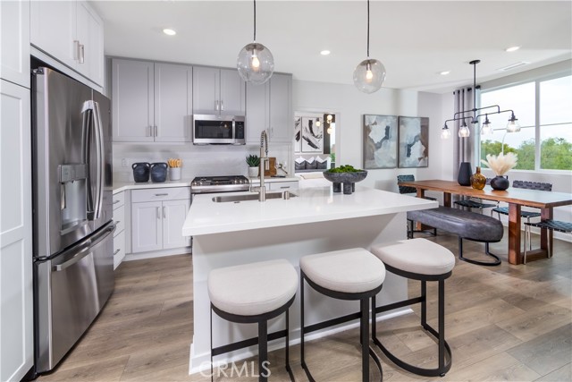 Detail Gallery Image 3 of 17 For 960 N Tangent Privado #302,  Ontario,  CA 91764 - 2 Beds | 2 Baths