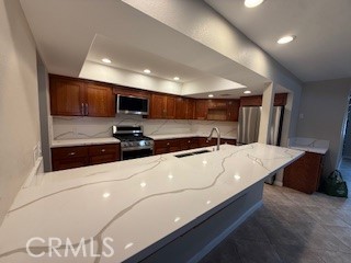 https://media.crmls.org/medias/8809e084-613d-4429-ac67-c220077f5c79.jpg?preset=X-Large