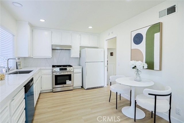 Detail Gallery Image 21 of 68 For 2301 W Manly, Santa Ana,  CA 92704 - 4 Beds | 2/1 Baths