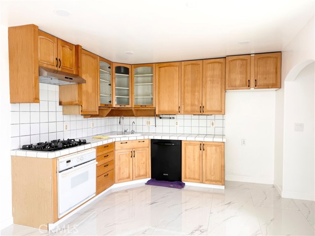 Detail Gallery Image 4 of 12 For 2028 W Folsom St, Anaheim,  CA 92804 - 3 Beds | 2 Baths