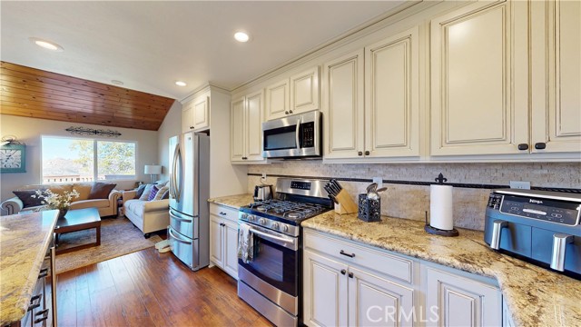 Detail Gallery Image 26 of 75 For 1430 Sequoia Dr, Lake Arrowhead,  CA 92352 - 4 Beds | 3/1 Baths