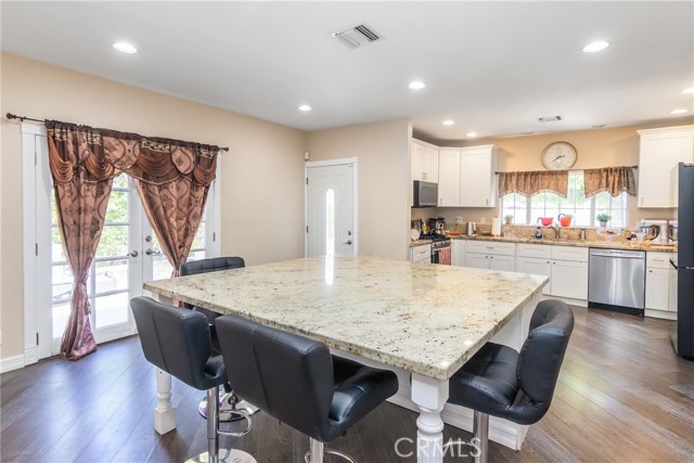 18948 Lassen Street, Northridge CA: https://media.crmls.org/medias/880baa7e-9efb-4350-bfa8-ace91789ae4a.jpg