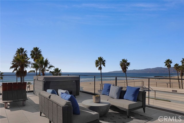 3011 Ocean Front Walk, Venice CA: https://media.crmls.org/medias/880bf098-dd9d-4316-abe2-85dfa3f7d437.jpg