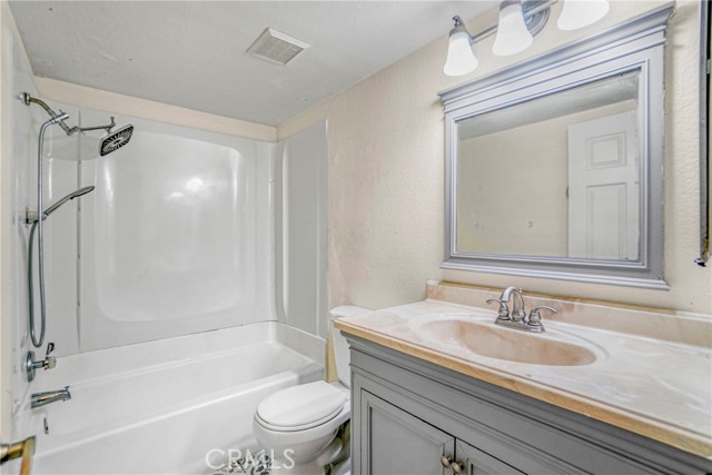 Detail Gallery Image 7 of 18 For 516 Venice Way #2,  Inglewood,  CA 90302 - 3 Beds | 2 Baths