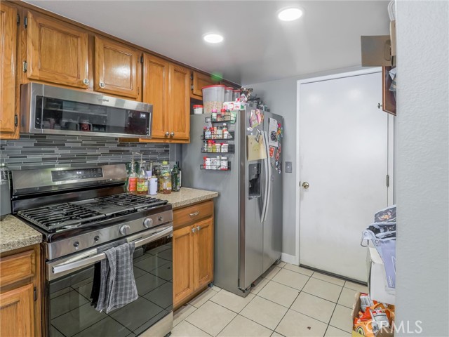 Detail Gallery Image 11 of 19 For 820 W Compton Bld #5,  Compton,  CA 90220 - 4 Beds | 2/1 Baths