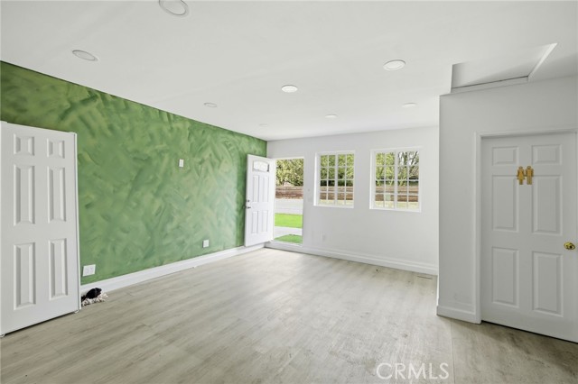 Detail Gallery Image 7 of 28 For 7108 Mammoth, Van Nuys,  CA 91405 - 3 Beds | 2 Baths