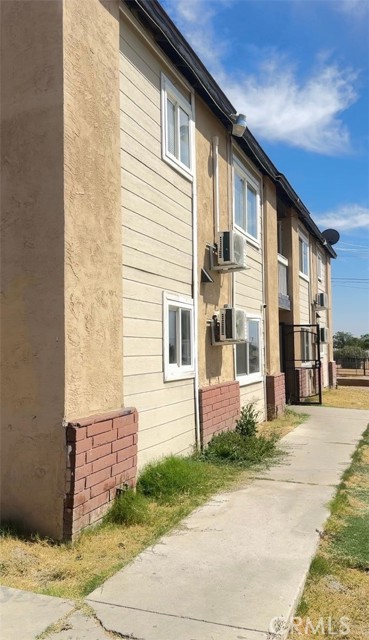 707 Sterling Road, Bakersfield CA: https://media.crmls.org/medias/880cdb1a-ad6a-48c8-8ea0-2e54e84db8b8.jpg