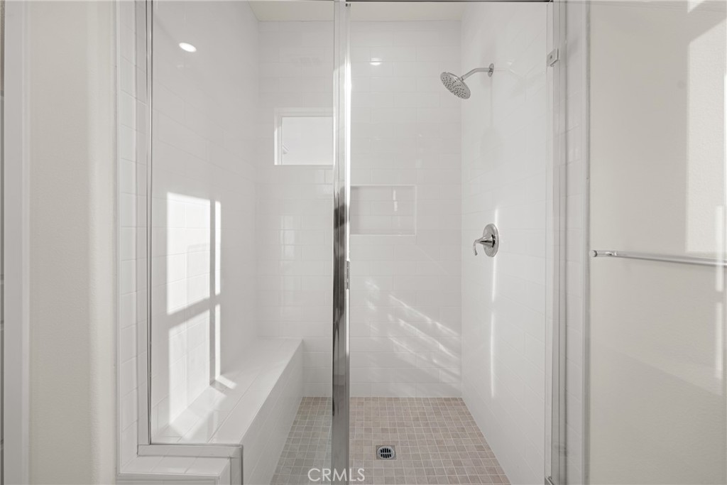 https://media.crmls.org/medias/880e095e-85ff-4d9a-8e0b-9166b5bc14ef.jpg?preset=X-Large