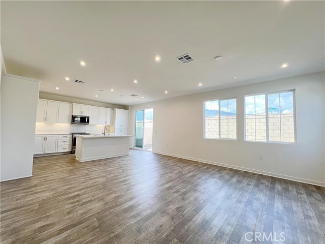 Detail Gallery Image 2 of 31 For 16068 Olivas Ln, Fontana,  CA 92336 - 4 Beds | 2/1 Baths