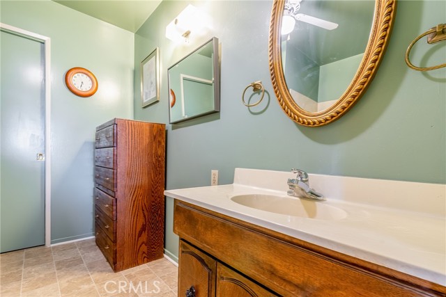 4899 Glenwood Drive, Riverside CA: https://media.crmls.org/medias/880f6e6b-90e3-465c-8dd6-04723272aa79.jpg