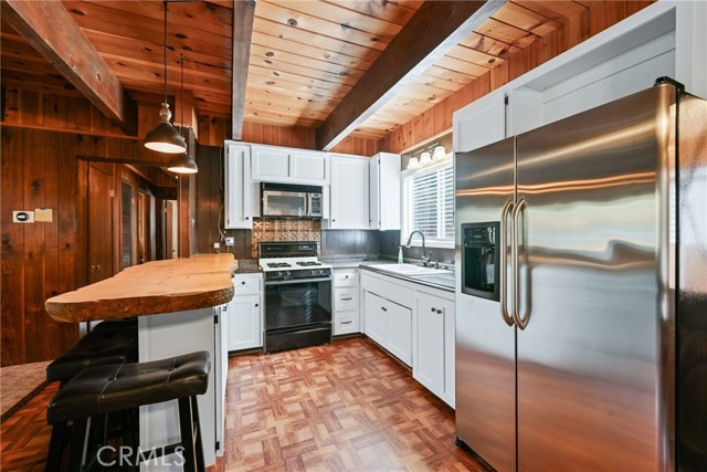 Detail Gallery Image 11 of 57 For 41801 Comstock Ln, Big Bear Lake,  CA 92315 - 3 Beds | 1 Baths