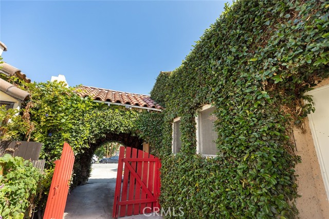 Detail Gallery Image 10 of 42 For 219 S Hamel Dr, Beverly Hills,  CA 90211 - 4 Beds | 2 Baths